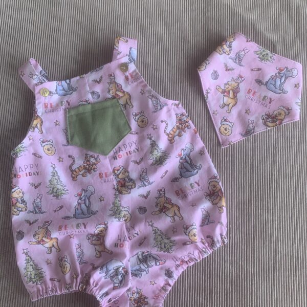 100% cotton Winnie the Pooh Christmas romper with matching bib Size 6 months